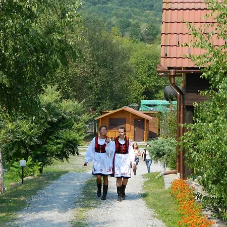 Zetavar And Bungalows Vendégház