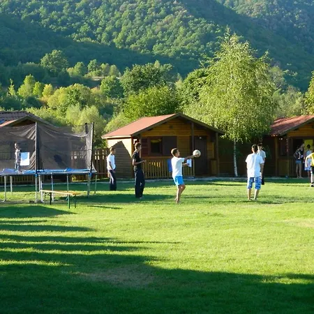 Zetavar And Bungalows 3*
